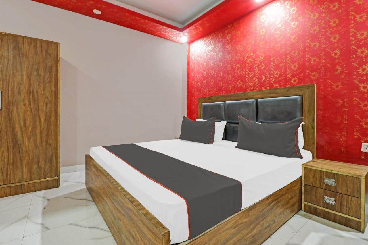 Capital O 86700 Green Valley Hotel New Delhi