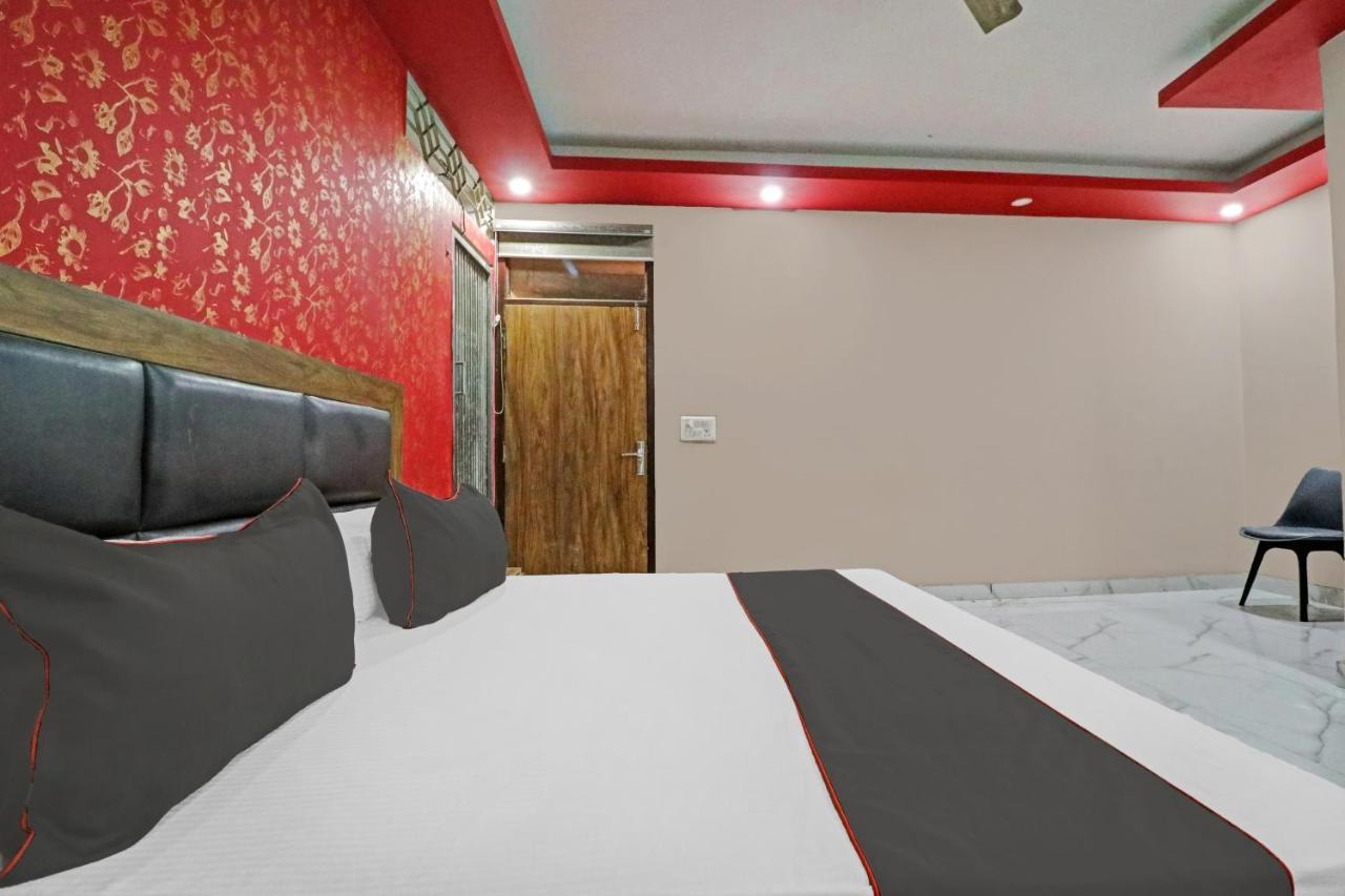 Capital O 86700 Green Valley New Delhi